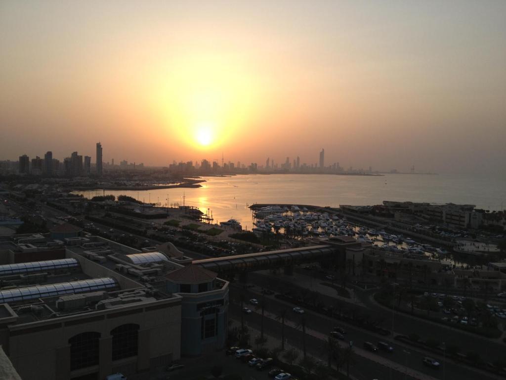 Le Royal Corniche Hotel Salmiya Kültér fotó